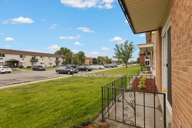 8916 Kenneth Dr Unit 1E, Des Plaines, IL 60016 - view of grassy yard featuring a residential view