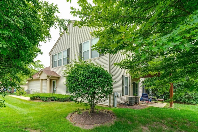119 W Buckingham Dr Unit 119, Round Lake, IL 60073 - photo 2