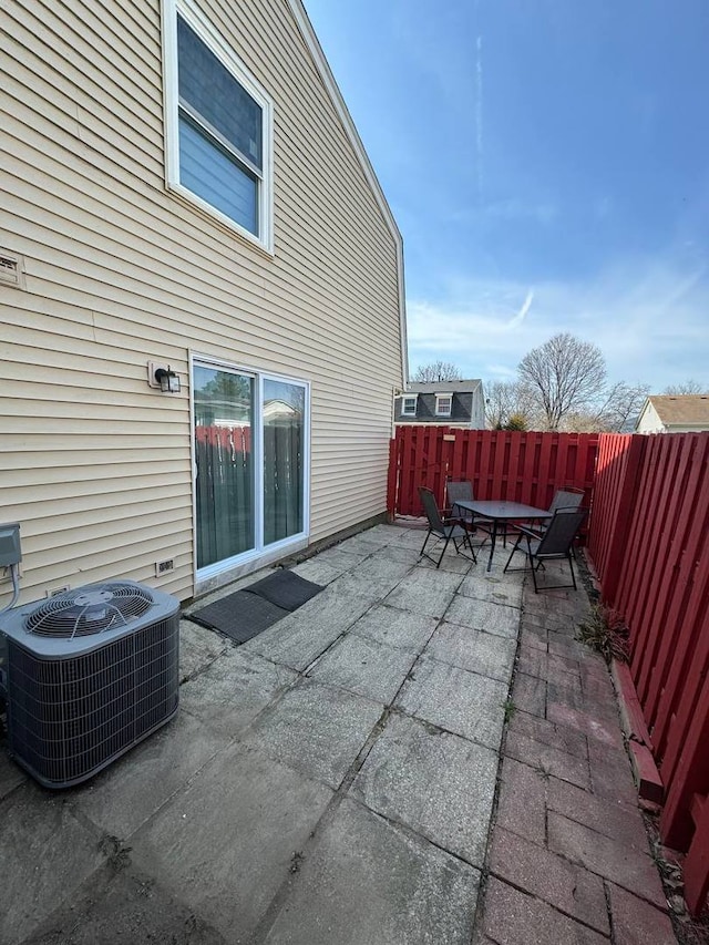 1805 Marquette Ln, Hoffman Estates, IL 60169 - fenced backyard featuring a patio area