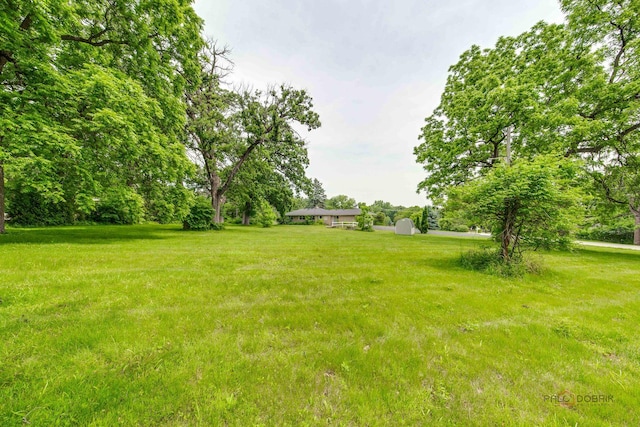 38W333 Oakwood Dr, Saint Charles, IL 60175 - view of green lawn