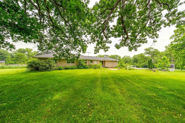 38W333 Oakwood Dr, Saint Charles, IL 60175 - view of green lawn