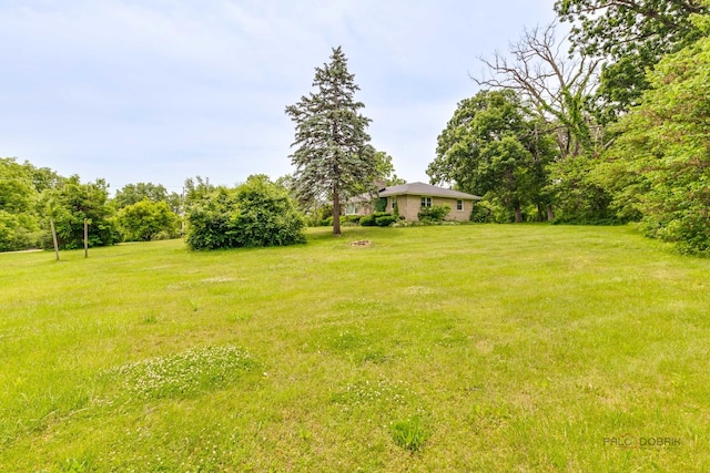 38W333 Oakwood Dr, Saint Charles, IL 60175 - view of green lawn