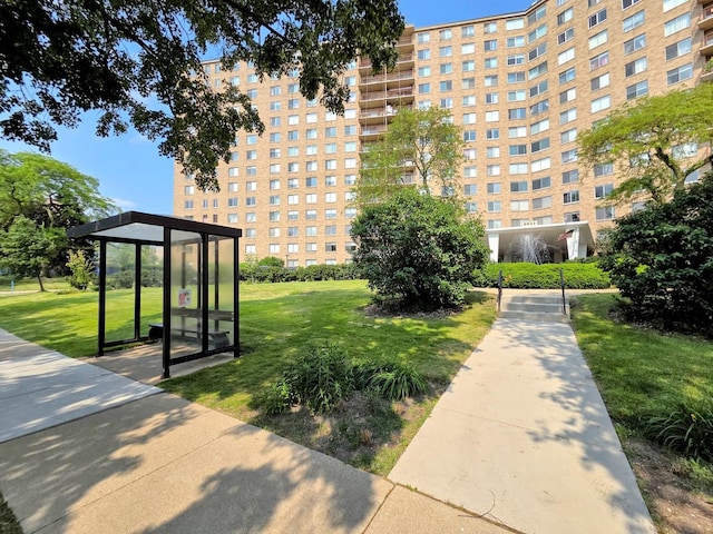 6833 N Kedzie Ave Unit 816, Chicago, IL 60645 - view of community featuring a lawn