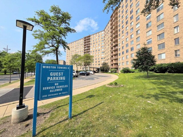 6833 N Kedzie Ave Unit 816, Chicago, IL 60645 - view of community with a lawn