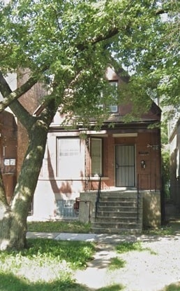 6938 S Michigan Ave, Chicago, IL 60637 - obstructed view of property featuring covered porch