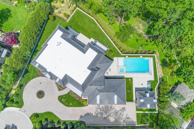 219 Lincoln Dr, Glencoe, IL 60022 - drone / aerial view of a pool