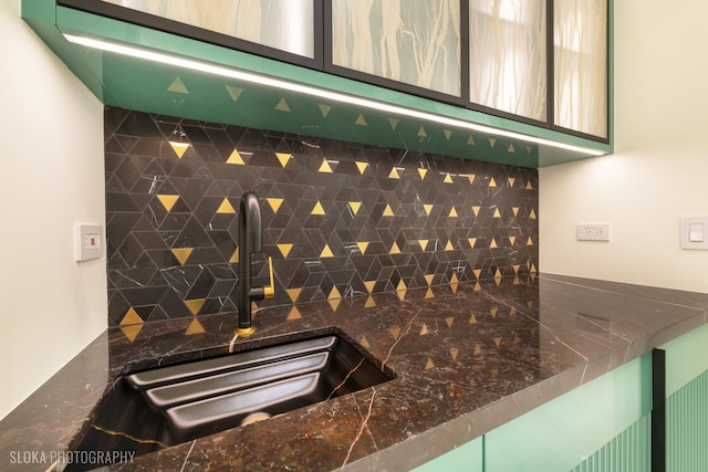 219 Lincoln Dr, Glencoe, IL 60022 - detailed view of decorative backsplash and dark countertops