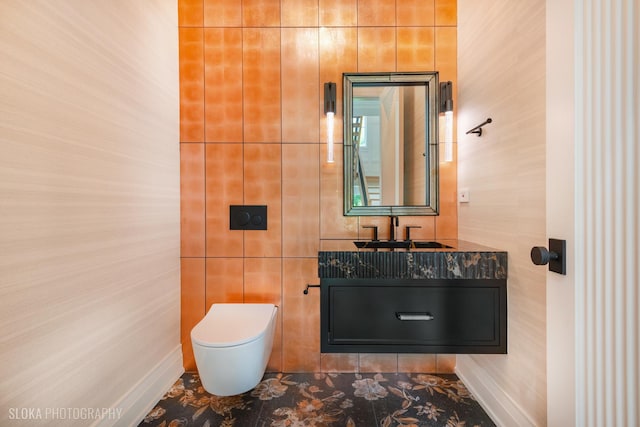 219 Lincoln Dr, Glencoe, IL 60022 - half bath featuring toilet and vanity