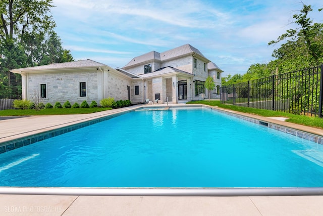 219 Lincoln Dr, Glencoe, IL 60022 - view of pool