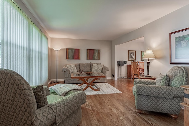 962 Thompson Blvd, Buffalo Grove, IL 60089 - living area featuring wood finished floors and baseboards