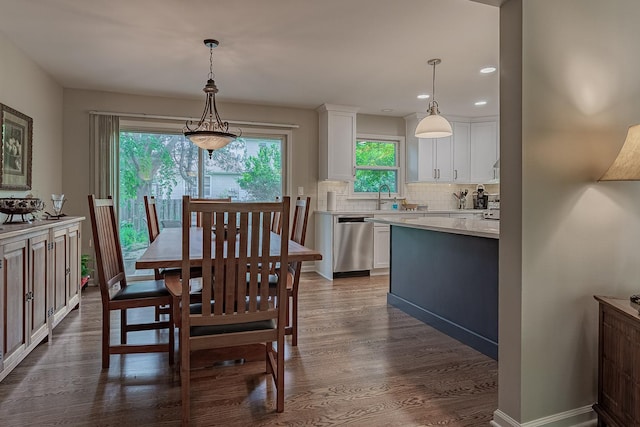 962 Thompson Blvd, Buffalo Grove, IL 60089 - dining area featuring dark wood-style floors and recessed lighting