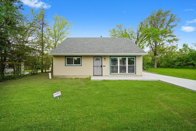 202 Allegheny St, Park Forest, IL 60466 - view of front of house featuring a front yard and roof with shingles