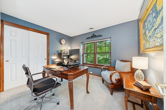 571 N Main St, Glen Ellyn, IL 60137 - carpeted office space with baseboards