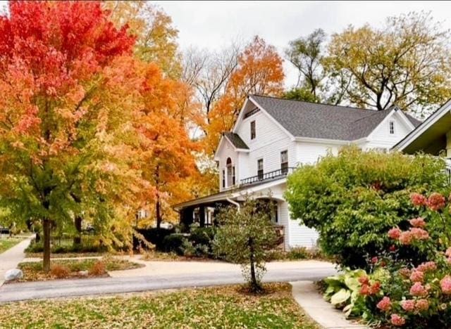 571 N Main St, Glen Ellyn, IL 60137 - view of side of property