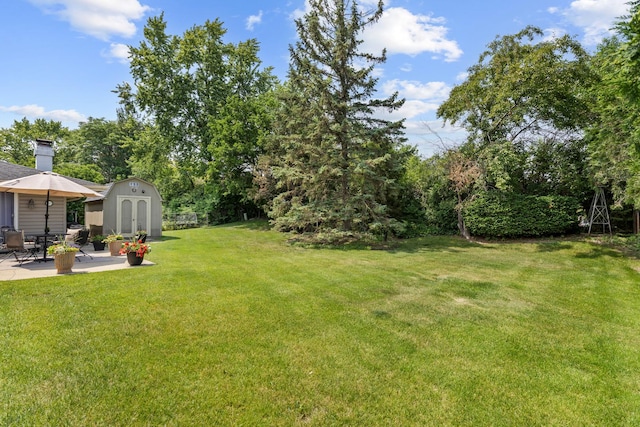 912 Eden Dr, Schaumburg, IL 60195 - view of grassy yard with a storage unit and a patio