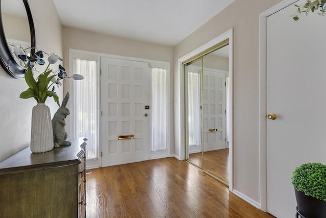 912 Eden Dr, Schaumburg, IL 60195 - foyer entrance with wood finished floors