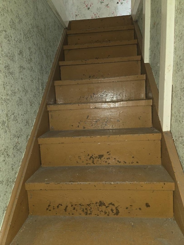 101 Vine St, Ludlow, IL 60949 - staircase with wallpapered walls