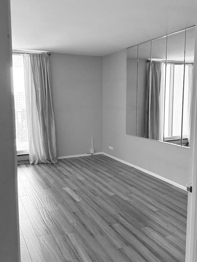6033 N Sheridan Rd Unit 11L, Chicago, IL 60660 - unfurnished room featuring baseboards and wood finished floors