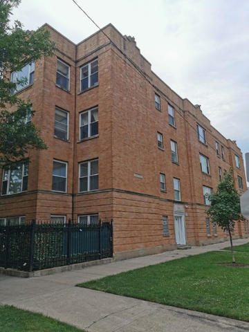 2121 N Saint Louis Ave Unit 3S, Chicago, IL 60647 - view of building exterior featuring a fenced front yard