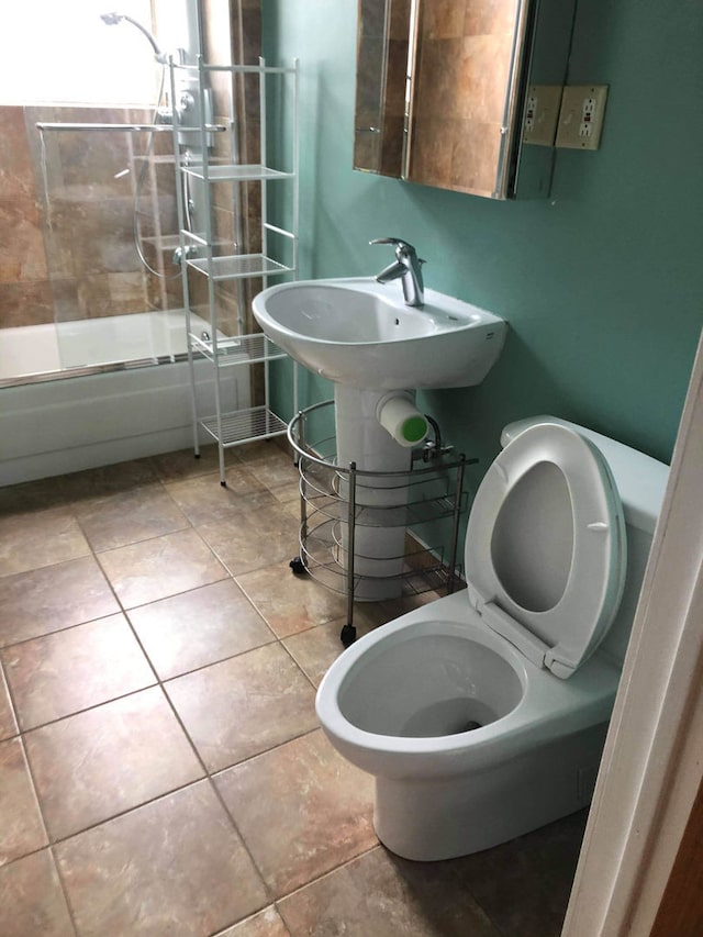 2121 N Saint Louis Ave Unit 3S, Chicago, IL 60647 - bathroom featuring tile patterned flooring and shower / tub combination