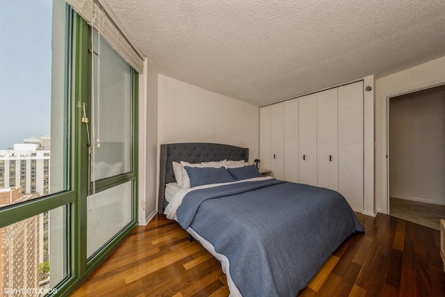 111 W Maple St Unit 2803, Chicago, IL 60610 - bedroom featuring wood finished floors and a textured ceiling