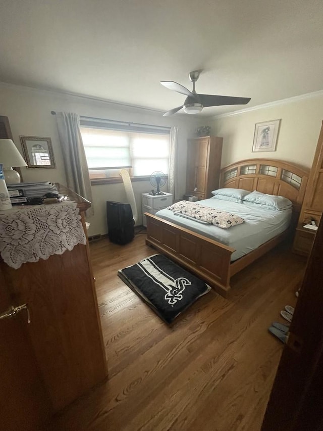 10752 S S Ave E, Chicago, IL 60617 - bedroom featuring crown molding, light wood-style floors, and ceiling fan