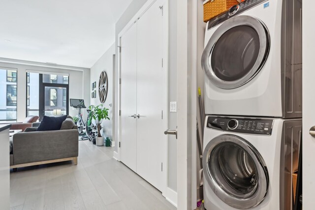 1701 W Webster Ave Unit 512, Chicago, IL 60614 - laundry room with stacked washer / dryer