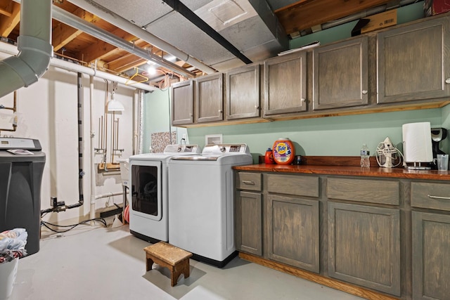 5555 Raspberry Trl, Rockford, IL 61114 - laundry room featuring cabinet space and independent washer and dryer