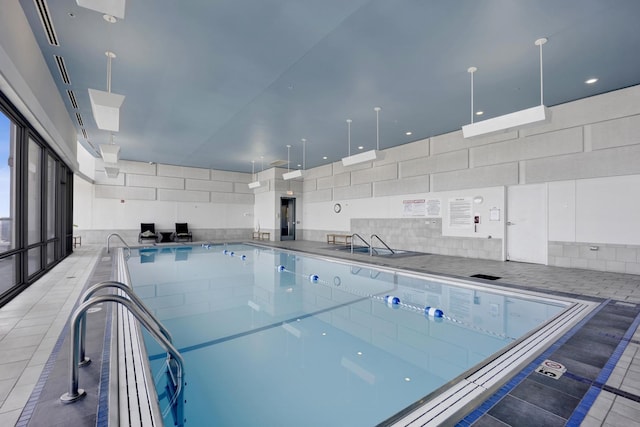 100 E 14th St Unit 2007, Chicago, IL 60605 - view of indoor community pool