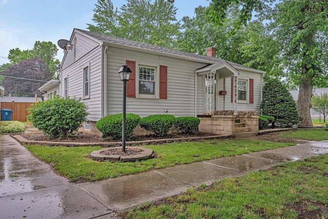 505 Douglas St, Morris, IL 60450 - bungalow featuring a chimney