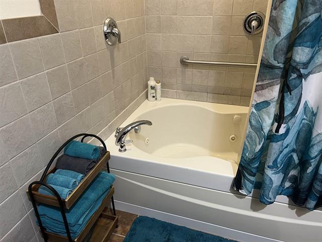 5918 Park Ridge Rd, Loves Park, IL 61111 - bathroom featuring shower / tub combo