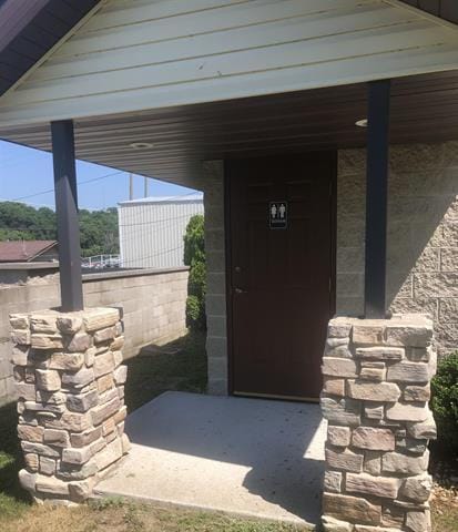 5918 Park Ridge Rd, Loves Park, IL 61111 - entrance to property