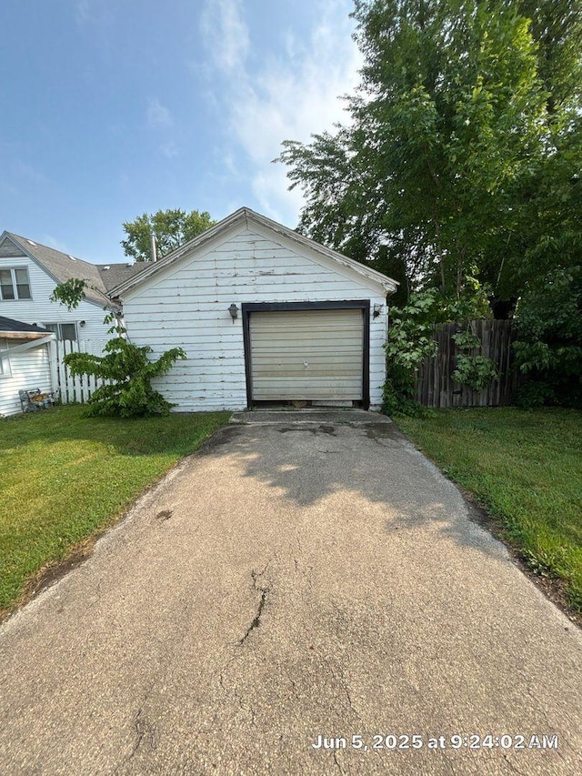559 E 13th St, Lockport, IL 60441 - garage featuring driveway