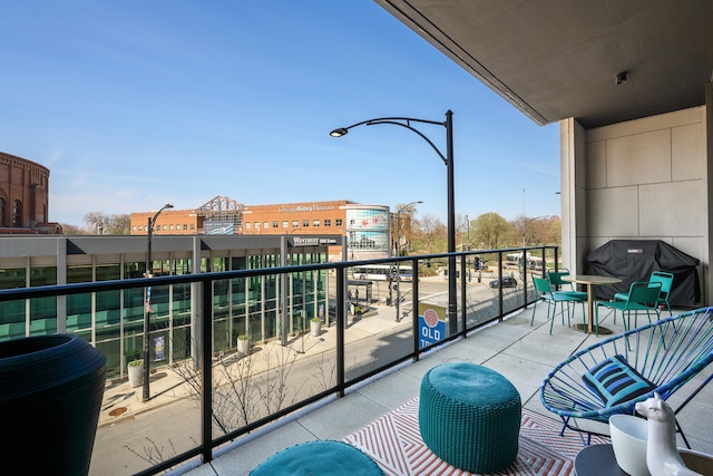 1550 N Clark St Unit 302, Chicago, IL 60610 - balcony featuring area for grilling