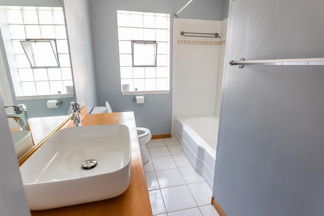 7356 N Nora Ave, Niles, IL 60714 - full bath featuring tile patterned flooring, healthy amount of natural light, and bathtub / shower combination