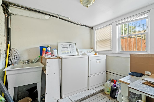 3609 S Leavitt St, Chicago, IL 60609 - laundry room featuring washer and clothes dryer and light wood finished floors