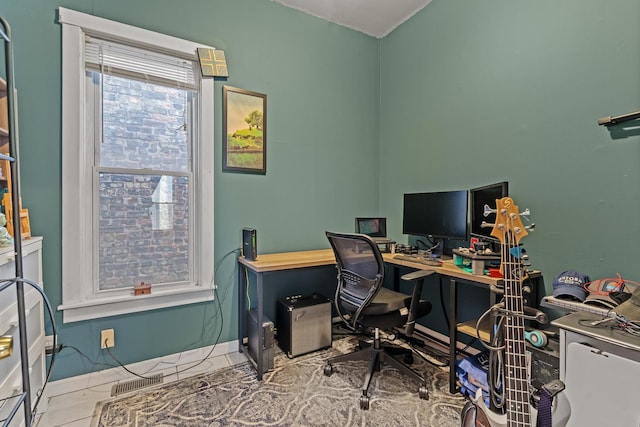 3609 S Leavitt St, Chicago, IL 60609 - home office featuring baseboards