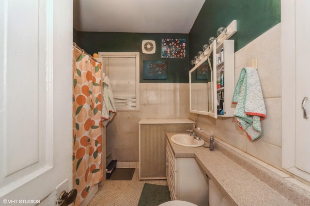1328 W Nelson St, Chicago, IL 60657 - full bathroom with tile walls, vanity, and curtained shower