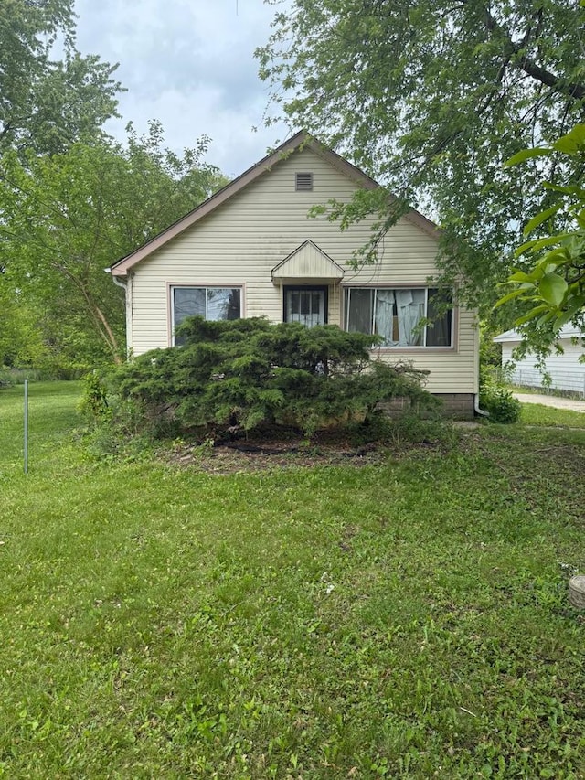 16021 Cottage Grove Ave, South Holland, IL 60473 - view of front of house with a front yard