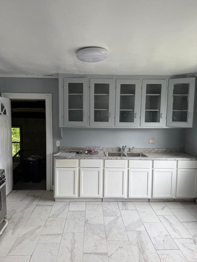 16021 Cottage Grove Ave, South Holland, IL 60473 - bar area with light marble finish floors and range