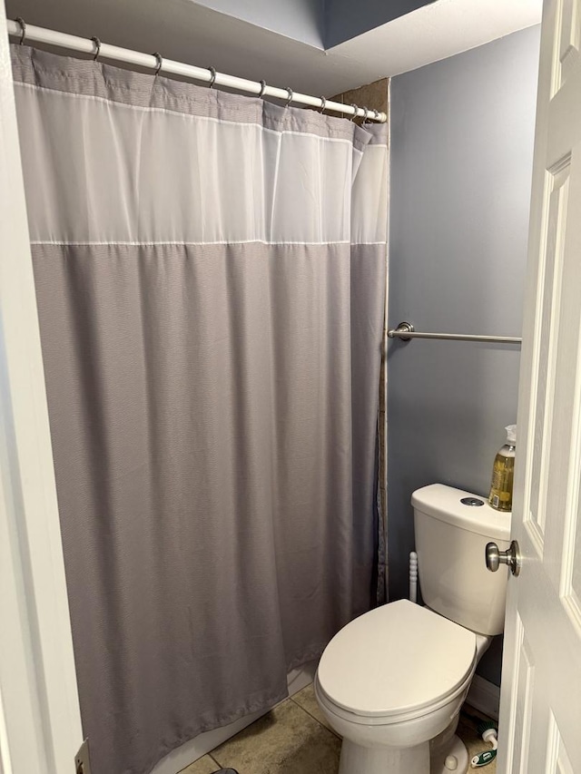 4620 Fishermans Ter Unit Ge, Lyons, IL 60534 - bathroom featuring tile patterned flooring and a shower with curtain