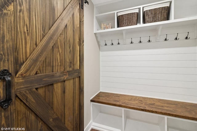 521 Everette Ave, Romeoville, IL 60446 - mudroom featuring a barn door