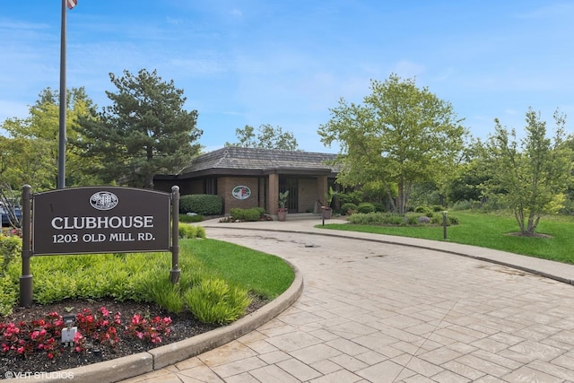 1140 Old Mill Rd Unit 505F, Hinsdale, IL 60521 - view of home's community with curved driveway and a yard