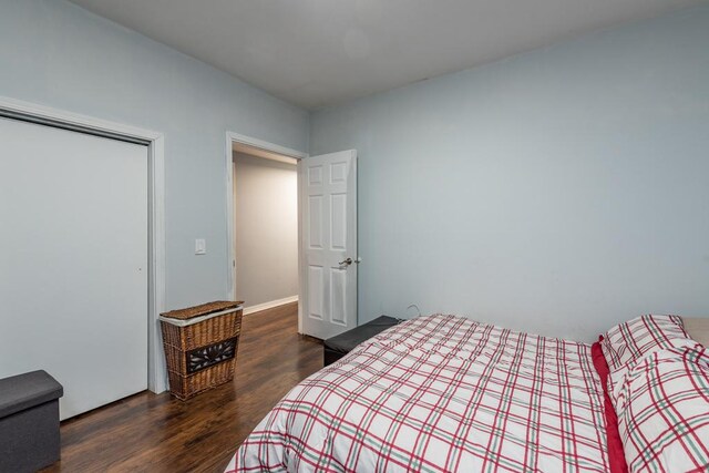 42478 N Lake Ave, Antioch, IL 60002 - bedroom featuring wood finished floors and a closet