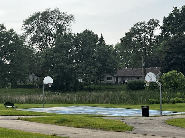 1318 Kingsbury Dr Unit 1, Hanover Park, IL 60133 - view of basketball court featuring a yard and community basketball court
