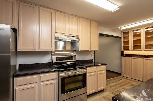 101 N Peartree Ln Unit 101, Arlington Heights, IL 60004 - kitchen featuring stainless steel appliances, under cabinet range hood, light brown cabinets, and glass insert cabinets