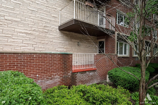 101 N Peartree Ln Unit 101, Arlington Heights, IL 60004 - view of side of property featuring a balcony