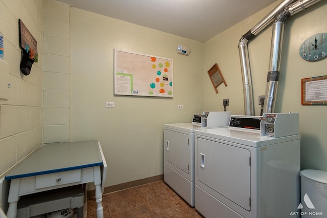 101 N Peartree Ln Unit 101, Arlington Heights, IL 60004 - laundry room featuring independent washer and dryer and baseboards
