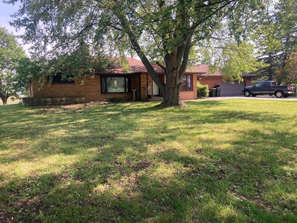 42469 N Green Bay Rd, Zion, IL 60099 - photo 1