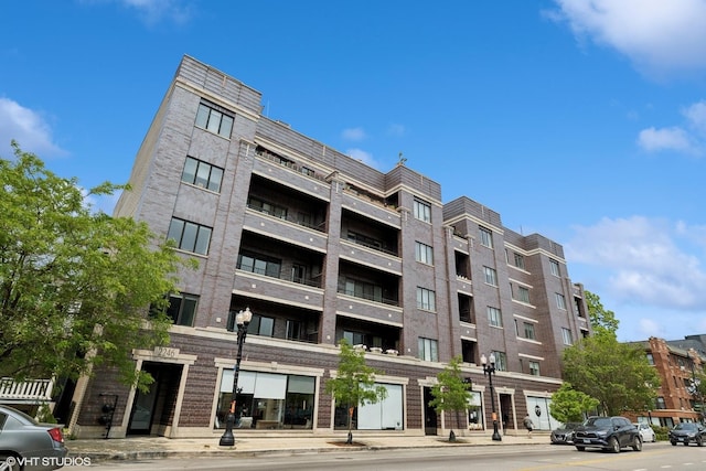 2242 W Lawrence Ave Unit 203, Chicago, IL 60625 - view of apartment building / complex